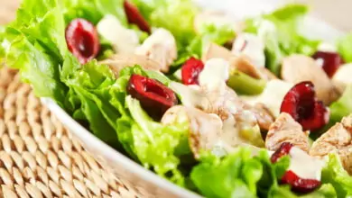 Салата с пиле и сирене фета и череши