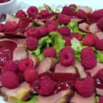 Патешко магре със сос от малини