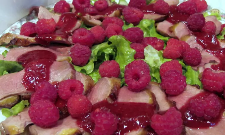 Патешко магре със сос от малини