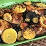 Пилешки гърди със сушени плодове, портокал и маслини