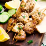 Пилешки шишчета с ядки и орехов сос