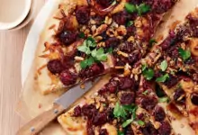 Сладка пица с ядки и стафиди