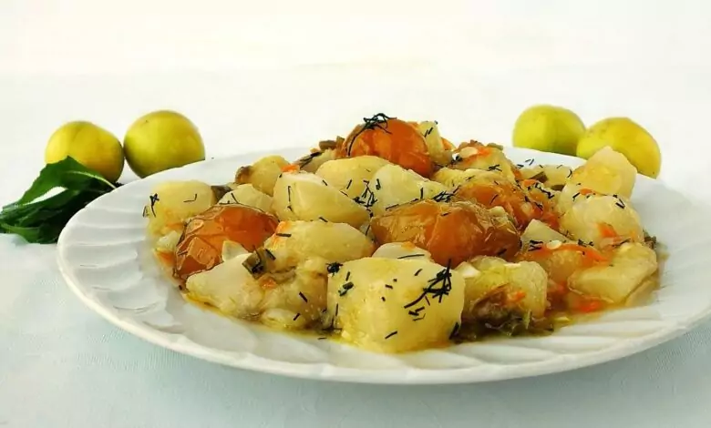 Яхния с тиквички и джанки