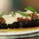 Салата с орехи и патладжан