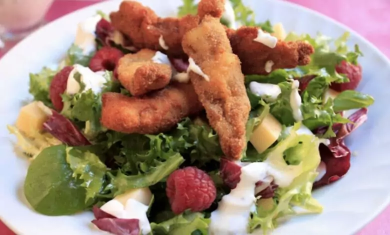 Салата с пуешко и малини