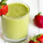 Смути от спанак и ягоди