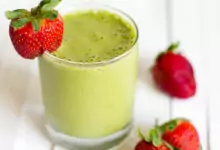 Смути от спанак и ягоди