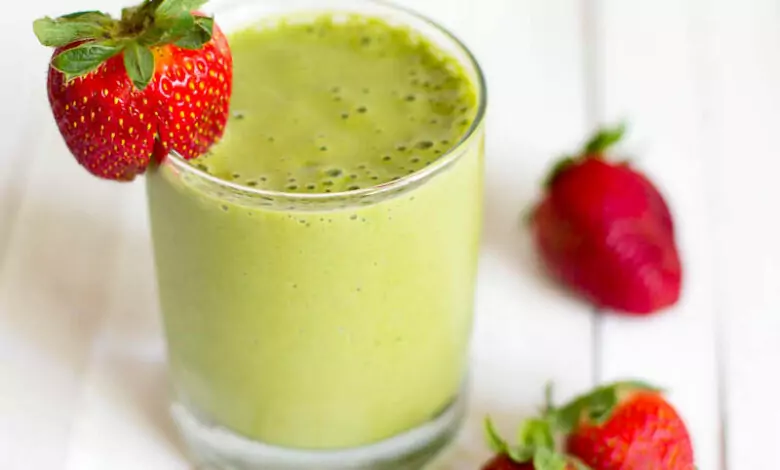 Смути от спанак и ягоди