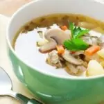 Супа с кисело зеле и гъби