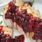 Свинско филе със сос от боровинки и малини