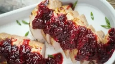 Свинско филе със сос от боровинки и малини