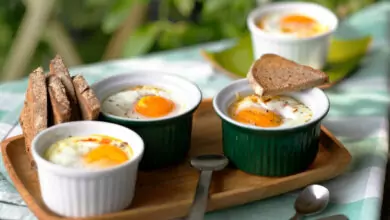 Запечени яйца със сирене във формички