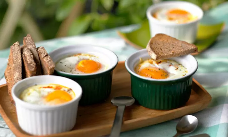 Запечени яйца със сирене във формички