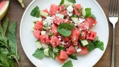 Салата със сирене фета, диня, рукола и мента