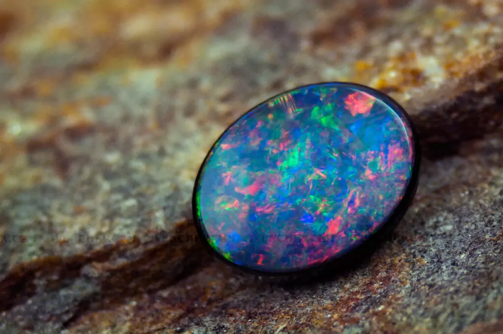 Опал през юни Опал през юни