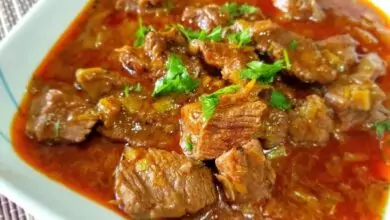 Яхния с праз и пиперки