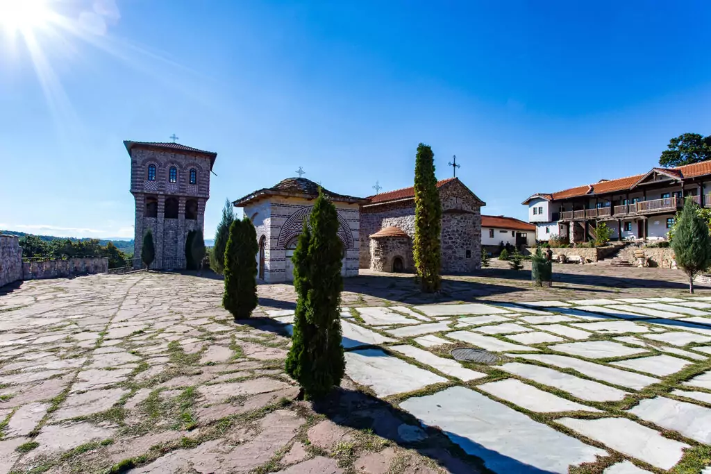 Църногорски (Гигински) манастир притежава лековита вода Църногорски (Гигински) манастир притежава лековита вода