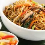 Китайски спагети със зеленчуци