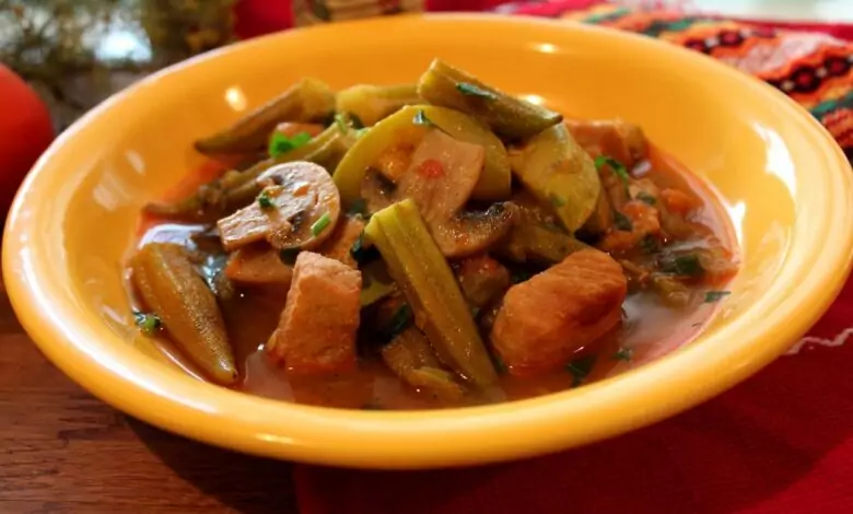 свинско с бамя