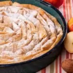 Баница с ябълки