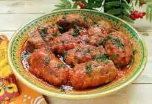 Кюфтета с елда и доматен сос