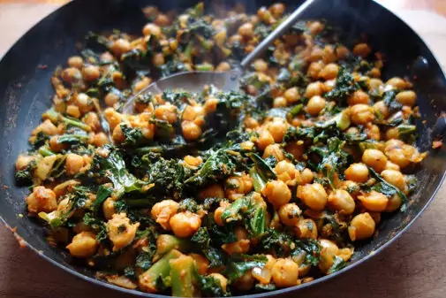 Спанак с нахут